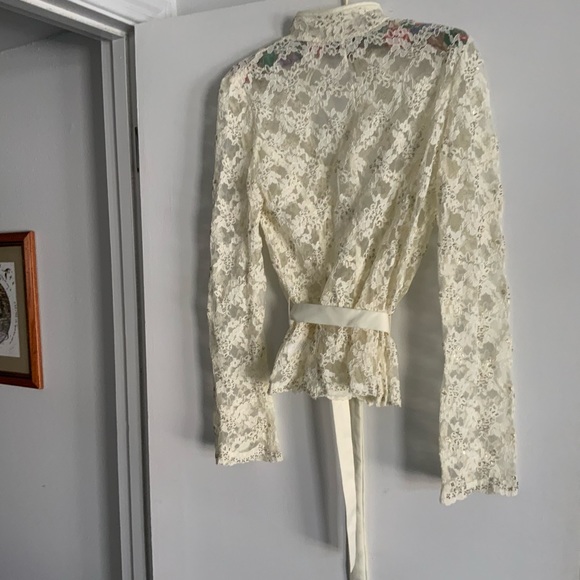 Beautiful lace and bugle beads with satin sash & trim. Size 8 - Picture 10 of 13